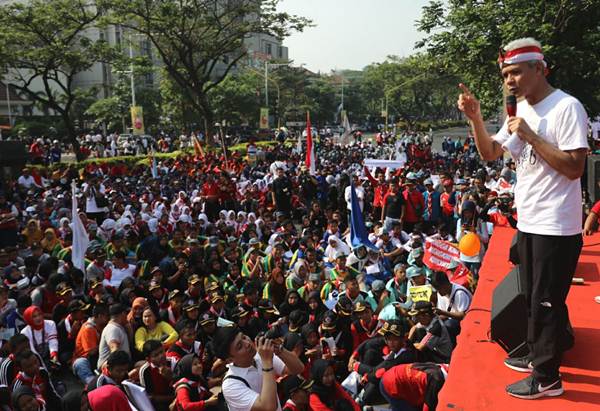 3.000 pelajar mikuti peringatan hari antikorupsi di depan Kantor Gubernur Jawa Tengah. - Bisnis/Alif Nazzala Rizqi