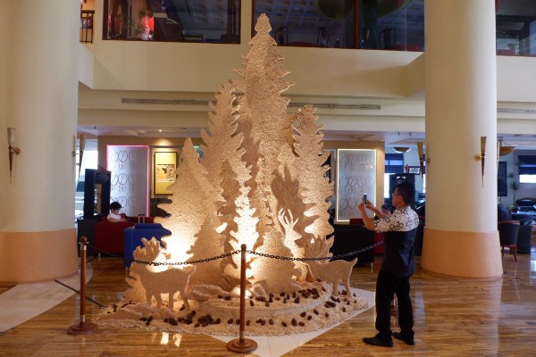 Grand Candi Hotel Semarang Hadirkan Pohon  Natal  dari 