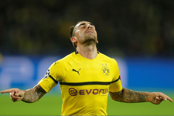 Ujung tombak Borussia Dortmund Paco Alcacer - Reuters/Leon Kuegeler