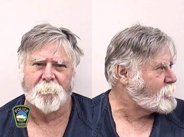  David Wayne Oliver, 65, pria yang menurut polisi dan laporan media ditahan setelahdituduh merampok bank di Colorado Springs, kemudian melemparkan uang hasil rampokannya ke udara sambil berteriak 