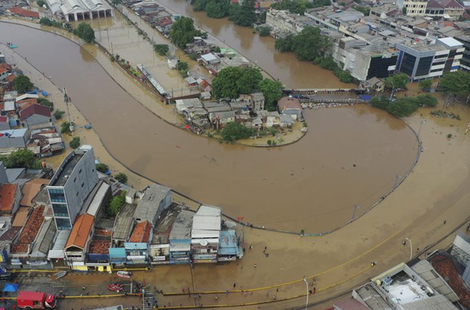 Banjir merendam kawasan Jalan Jatinegara Barat, Kampung Pulo, Jakarta, Kamis (2/1/2020). -  ANTARA /Nova Wahyudi