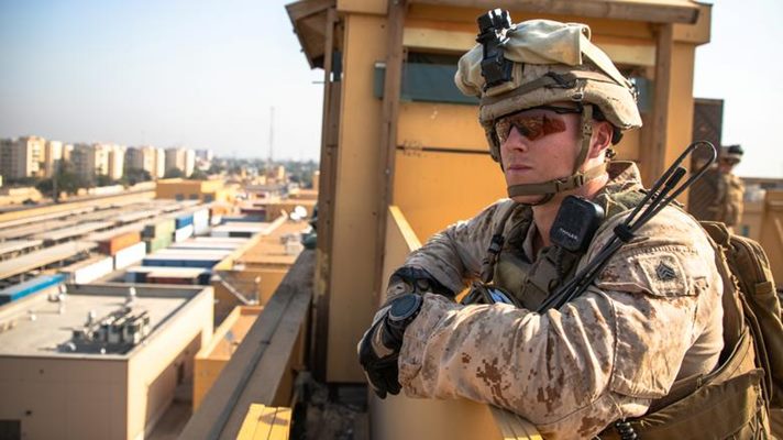 Marinir AS dengan Batalion ke-2, Marinir ke-7 menjaga keamanan di kompleks kedutaan AS di Baghdad, Irak, 3 Januari 2020. -  Sersan Marinir AS Kyle C. Talbot / via REUTERS