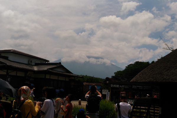 Gunung Fuji tampak dari kawasan wisata Oshino Hakkai, Jumat (27/7/2018).  - Bisnis.com/Fatkhul Maskur