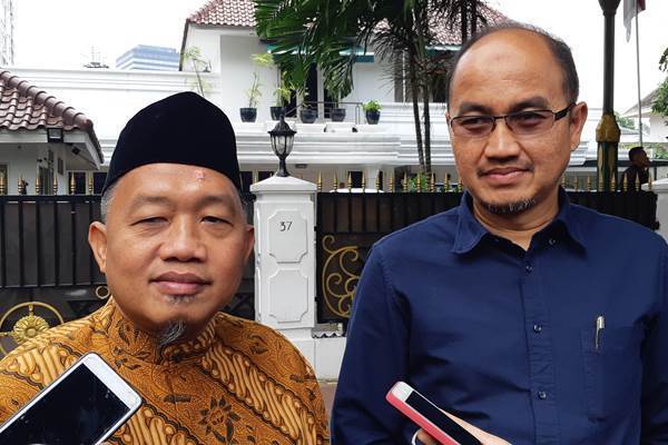 Ketua DPD PKS DKI Jakarta A.Suhaimi (kiri) dan Agung Yulianto (kanan), dua dari 3 kader PKS yang diajukan sebagai Cawagub DKI - Bisnis/Feni Freycinetia