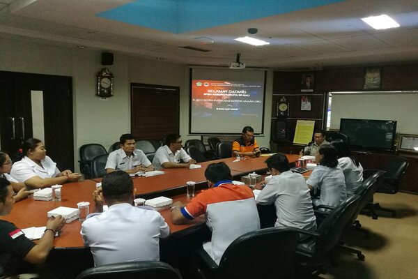 Kegiatan Evaluasi SIK 2019 serta rencana 2020 oleh para petugas BPBD Bali di UPTD Pengendalian Bencana BPBD Provinsi Bali (Pusdalops), Rabu (22/1/2020). - Istimewa