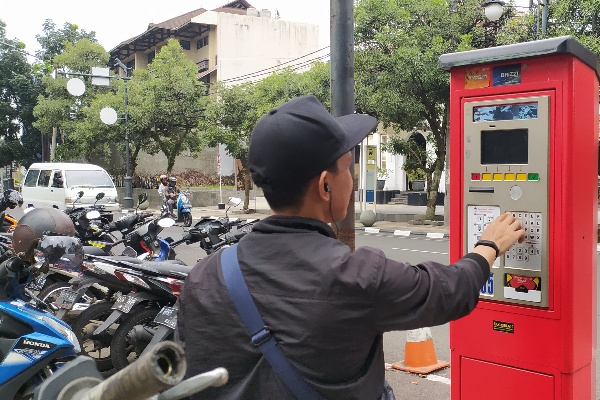 Sistem perparkiran di Kota Bandung - Bisnis/Dea Andriyawan