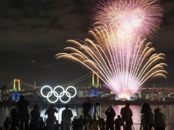 Kembang api menjelang Olimpiade 2020 - Reuters
