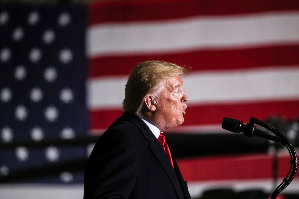 Presiden AS Donald Trump berbicara dalam acara penandatanganan UU Otoritas Pertahanan Nasional untuk Tahun Fiskal 2020 di Pangkalan Militer Gabungan (Joint Base) Andrews, Maryland, AS, Jumat (20/12/2019). - Reuters/Leah Millis
