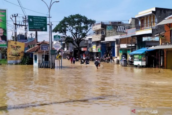 Banjir di Bandung Selatan - Antara
