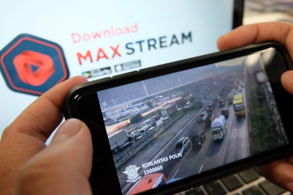 Aplikasi MAXstream bisa membantu para pemudik memantau kondisi jalan menuju kampung halaman. - Bisnis/Tim Jelajah Jawa/Bali