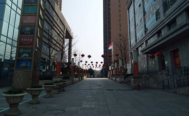 Ilustrasi-Jalan kosong terlihat di Wuhan, provinsi Hubei, China, Rabu (29/1/2020). Instagram - emilia via Reuters