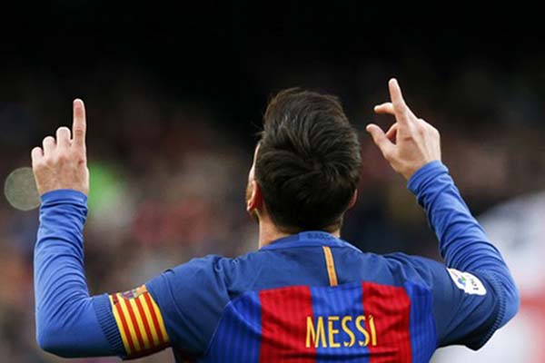 Bintang FC Barcelona Lionel Messi - Reuters/Albert Gea