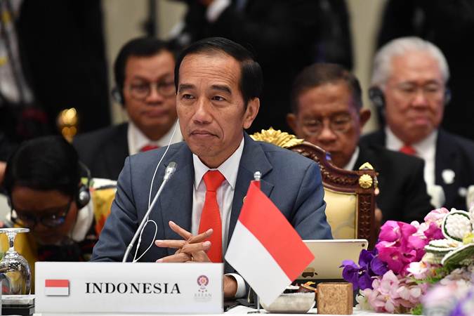 Presiden Joko Widodo saat mengikuti Sidang Pleno KTT ke-34 Asean di Bangkok, Thailand, Sabtu (22/6/2019). - ANTARA/Puspa Perwitasari