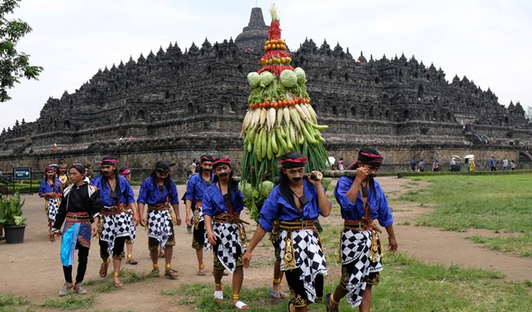 Daftar 'Dosa' Pengunjung Candi Borobudur yang Buat Kunjungan Turis Dibatasi - Traveling Bisnis.com