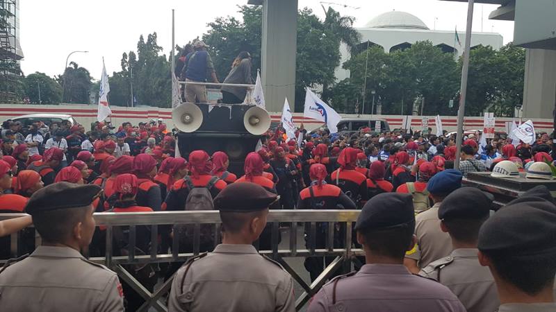 Federasi Serikat Pekerja Metal Indonesia (FSPMI) menggelar aksi unjuk rasa menolak kenaikan iuran BPJS Kesehatan di depan Kantor Kementerian Kesehatan, Jakarta, Kamis (6/2/2020) - Denis Riantiza M