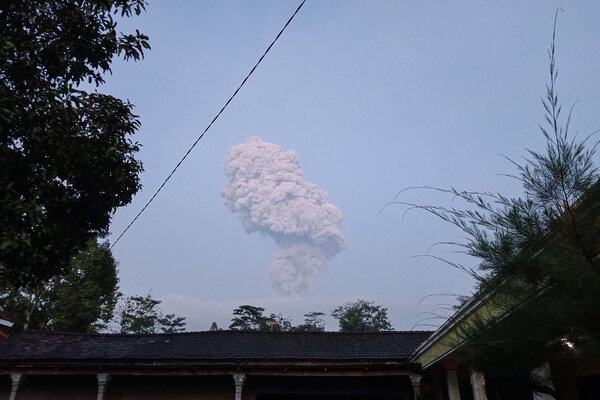 Merapi Erupsi Ingat Lagi Berkendara Aman Saat Gunung Meletus