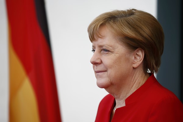 Mendagri Jerman Tolak Salaman dengan Angela Merkel, Takut Virus Corona