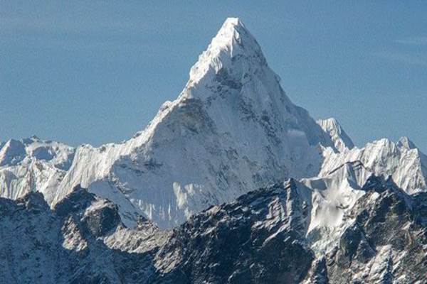 Nepal Lockdown Pendaki Gunung Everest Turun Pakai Pesawat Kabar24 Bisnis Com