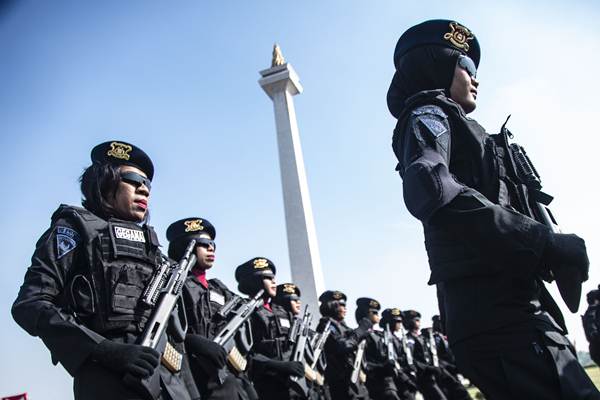 Sejumlah Polisi Wanita (Polwan) bersiap mengikuti upacara peringatan HUT Ke-70 Polwan di Monas, Jakarta, Senin (3/9/2018). - ANTARA/Aprillio Akbar