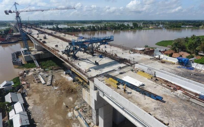 Jembatan Ogan. Jembatan sepanjang 1,6 kilometer ini sudah memasuki tahap pengecoran terakhir dan menjadi bagian penting dari penyelesaian jalan tol Kayu Agung-Palembang-Betung sejauh 111 kilometer. - Kementerian PUPR