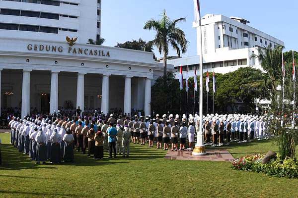 Ilustrasi-Presiden Joko Widodo saat memimpin upacara Hari Lahir Pancasila di halaman Gedung Pancasila, Kementerian Luar Negeri, Jakarta, Jumat (1/6/2018). - ANTARA/Puspa Perwitasari