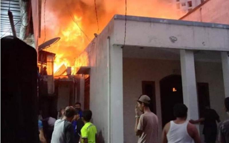 Kebakaran Landa Muara Baru 20 Rumah Dilahap Api