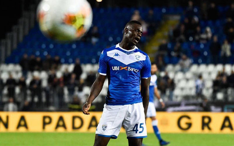 Brescia Akhirnya Pecat Mario Balotelli Bola Bisnis Com