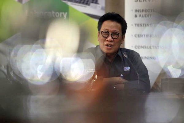 Direktur Utama PT Sucofindo Bachder Djohan Buddin memberikan penjelasan saat corporate visit Bisnis Indonesia ke PT Sucofindo di Jakarta, Selasa (21/3). - JIBI/Nurul Hidayat