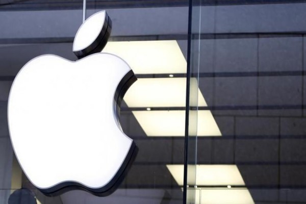Logo Apple di satu toko Apple di Munich, Jerman - Reuters
