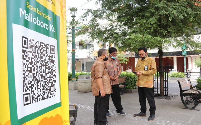 Pemerintah Kota Yogyakarta menerapkan sistem barcode dan zonasi untuk mengatasi kepadatan pengunjung saat new normal. Pemkot Yogyakarta