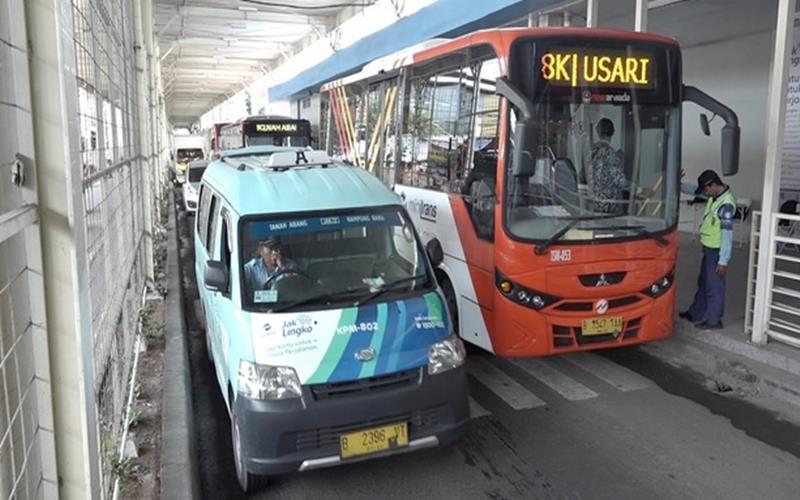 Angkutan Jak Lingko dan Bus Transjakarta merupakan transportasi publik yang disediakan Pemprov DKI untuk warganya. - Istimewa