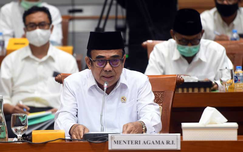 Menteri Agama Fachrul Razi mengikuti rapat kerja dengan Komisi VIII DPR di Kompleks Parlemen, Senayan, Jakarta, Selasa (7/7/2020). ANTARA FOTO - Akbar Nugroho Gumay