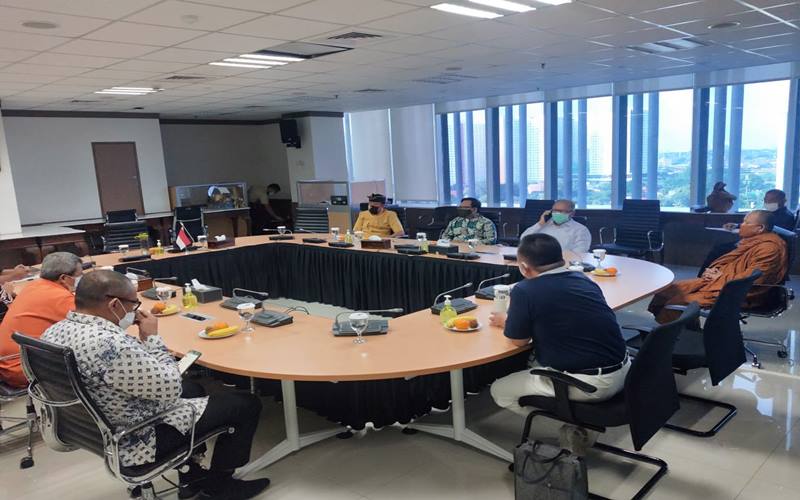 Ketua Gugus Tugas Percepatan Penanganan Covid-19 Doni Monardo bertemu dengan perwakilan organisasi keagamaan Indonesia di Graha BNPB, Jakarta, pada hari ini, Selasa (16/6/2020). - Istimewa