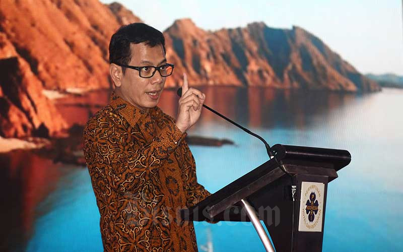 Menteri Pariwisata dan Ekonomi Kreatif Wishnutama Kusubandio memberikan pemaparan saat menghadiri musyawarah nasional PHRI XVII di Karawang, Jawa Barat, Senin (10/2 - 2020). Bisnis
