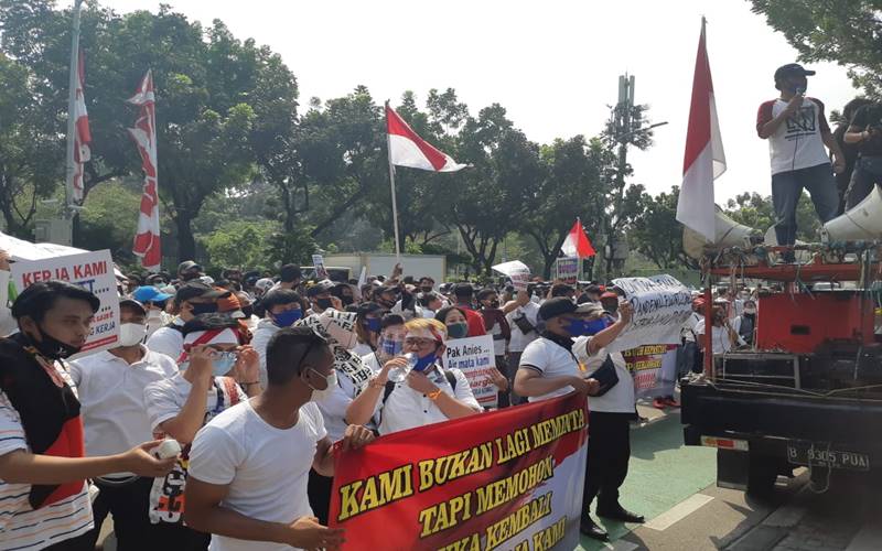 Seribu Karyawan sekaligus pengusaha tempat hiburan menggelar aksi demonstrasi di depan Balai Kota DKI Jakarta pada Selasa (21/7/2020) pagi. JIBI - Bisnis/Nyoman Ari Wahyudi