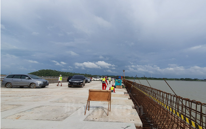 Kondisi terkini jalur penghubung dermaga (trestle) yang sudah dibangun sepanjang 2.700 meter menuju Terminal Kijing, Kamis (16/1/2020). - Bisnis/Rio Sandy Pradana
