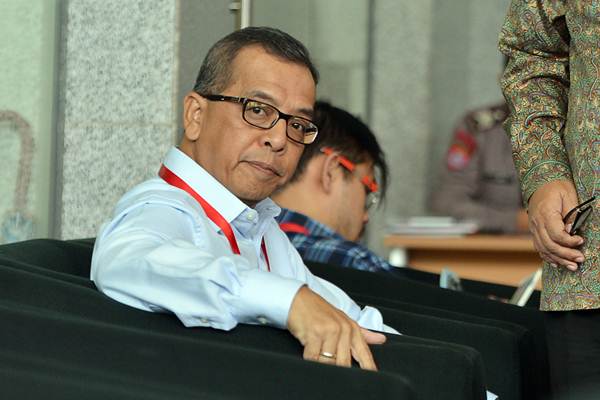 Mantan Direktur Utama PT Garuda Indonesia Emirsyah Satar berada di ruang tunggu sebelum menjalani pemeriksaan di gedung KPK Jakarta, Kamis (11/1/2018). - ANTARA/Wahyu Putro A