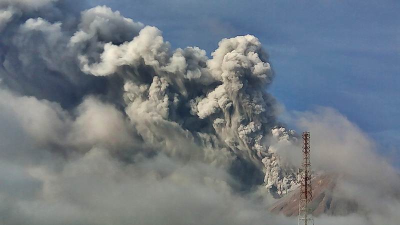 Gunung Sinabung Erupsi, Lontaran Abu Vulkanik 7.000 Meter di Atas Puncak