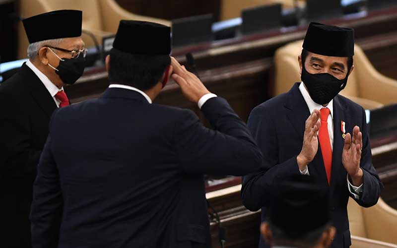 Presiden Joko Widodo didampingi Wakil Presiden Ma'ruf Amin tiba di lokasipembukaan masa persidangan I DPR tahun 2020-2021 di Kompleks Parlemen, Senayan, Jakarta, Jumat (14/8/2020). ANTARA FOTO - Akbar Nugroho Gumay