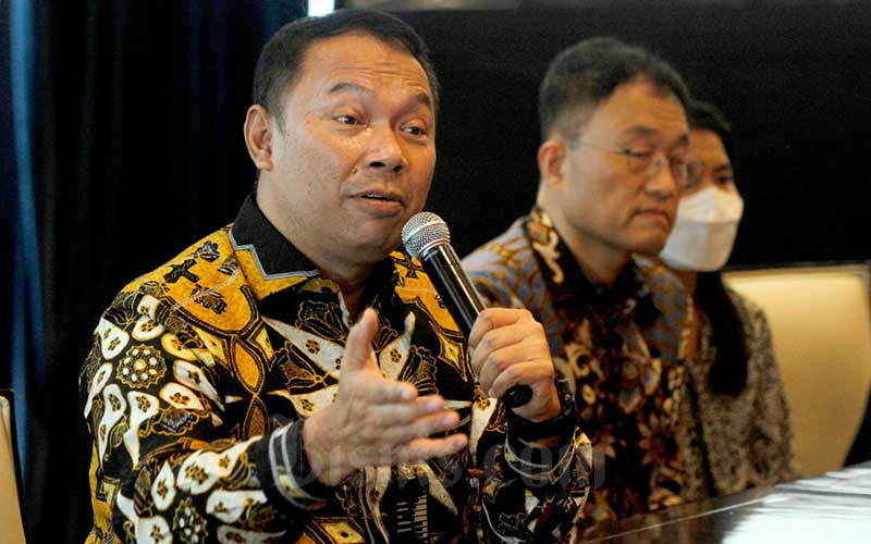 Direktur Utama Bank Bukopin Rivan A. Purwantono memberikan pemaparan kepada media di Jakarta, Kamis (2/7/2020). Bisnis - Himawan L Nugraha