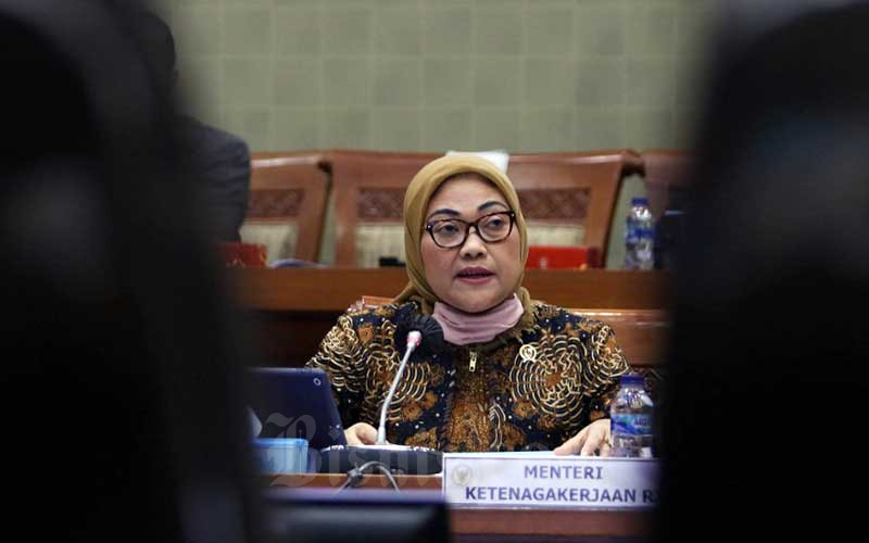 Menteri Ketenagakerjaan Ida Fauziyah mengikuti rapat kerja dengan Komisi IX DPR di Kompleks Parlemen, Senayan, Jakarta, Rabu (8/7/2020). Bisnis - Eusebio Chrysnamurti