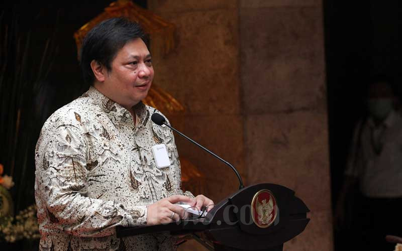Menteri Koordinator Bidang Perekonomian Airlangga Hartarto memberikan sambutan pada Peluncuran Gelar Buah Nusantara 2020 di Jakarta, Senin (10/8/2020). Bisnis - Dedi Gunawan