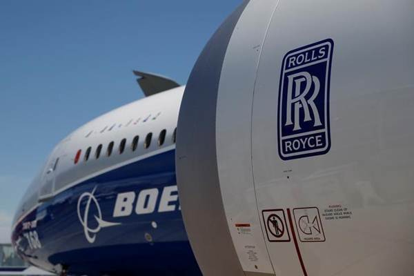Pesawa Boeing B787-10 bermesin Rolls Royce - Reuters