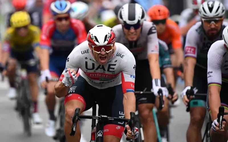 Para Rival Tumbang, Kristoff Juarai Etape Pembuka Tour de France - Bisnis.com