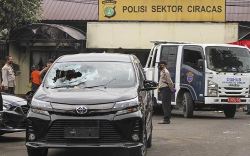 Suasana pasca penyerangan di Polsek Ciracas, Jakarta, Sabtu, (29/8/2020). Polsek Ciracas diserang sejumlah orang tak dikenal pada Sabtu (29/8) dini hari. - Antara/Asprilla Dwi Adha