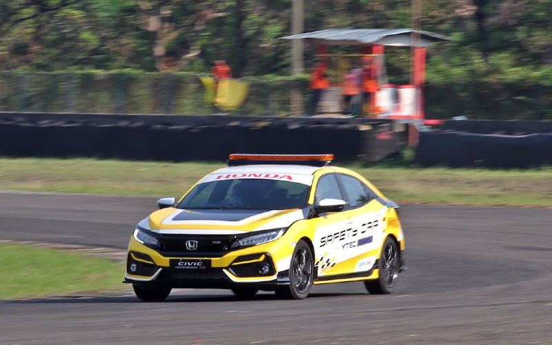  Mobil  Official ISSOM 2021 Honda  Civic  Kawal Peserta Balap  