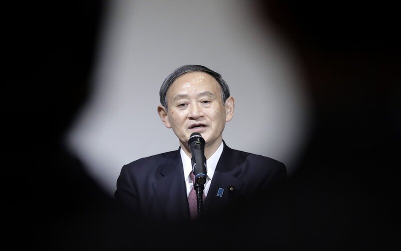 Kepala Sekretaris Kabinet Jepang Yoshihide Suga menjadi salah satu calon kuat untuk penganti Shinzo Abe - Bloomberg