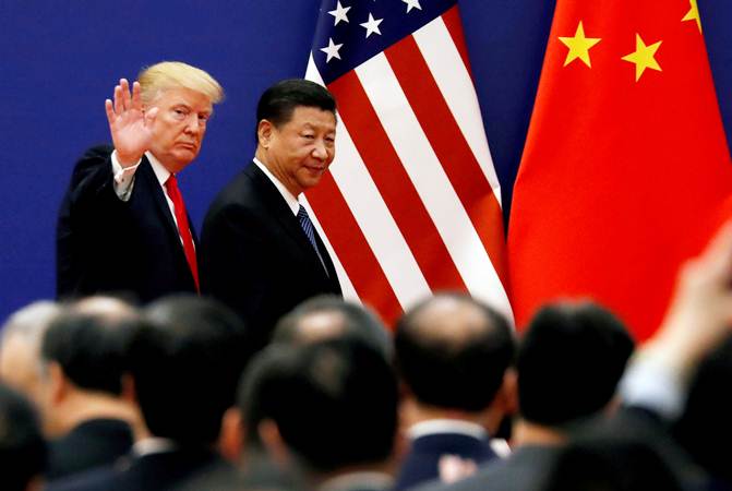 Presiden Amerika Serikat Donald Trump (kiri) bersama Presiden China Xi Jinping dalam sebuah pertemuan di Beijing, China, Kamis (9/11/2017). - Reuters/Damir Sagolj