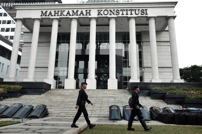 Polisi berjaga di sekitar Jalan Merdeka Barat, Jakarta, Jumat (14/6/2019). - Bisnis/Felix Jody Kinarwan