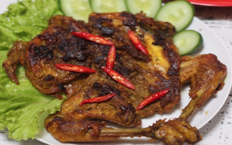 Ayam Bekakak atau Bakakak Hayam, kuliner tradisional yang berasal dari Jawa Barat. - resepkoki.id